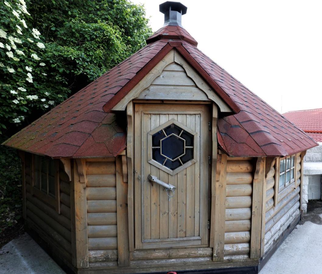 Guesthouse Idila Pod Nanosom Senozece Eksteriør bilde