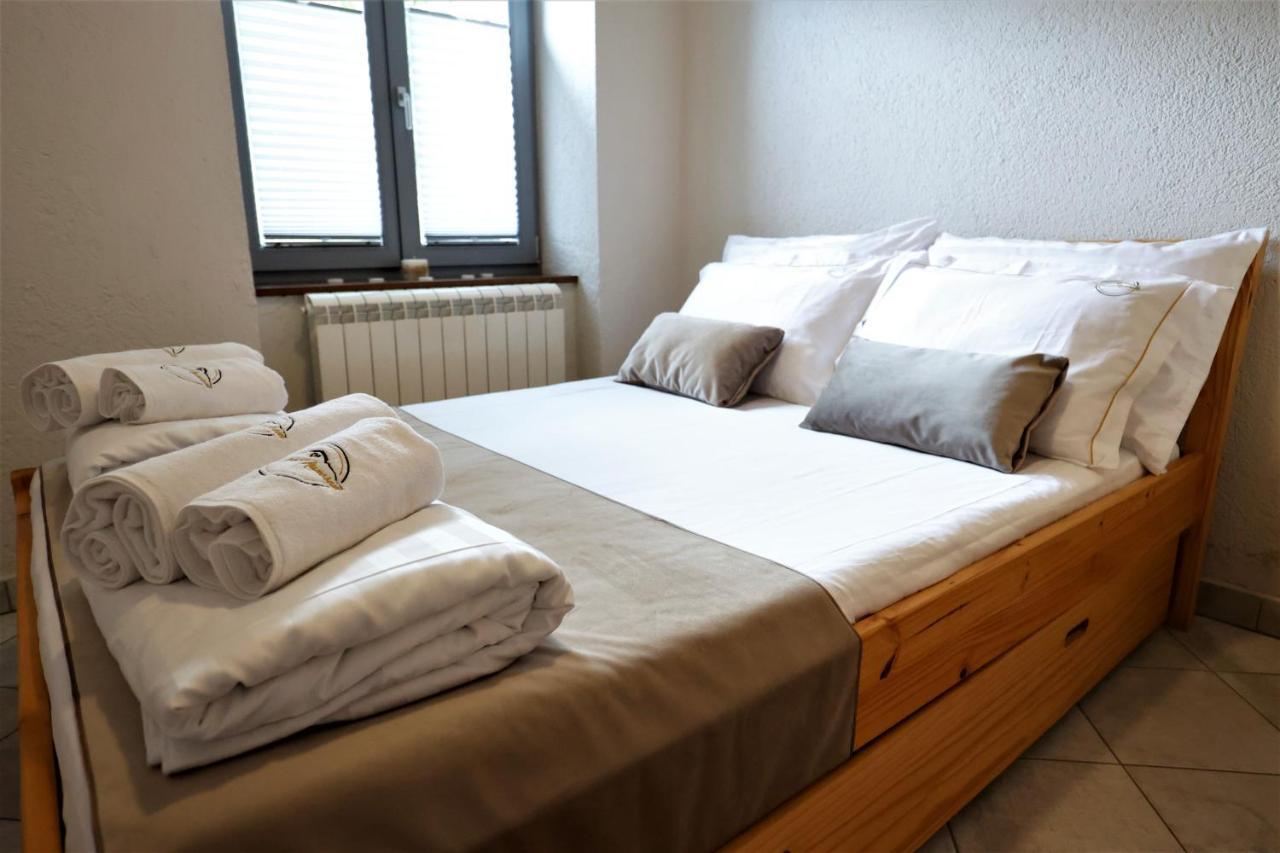 Guesthouse Idila Pod Nanosom Senozece Eksteriør bilde
