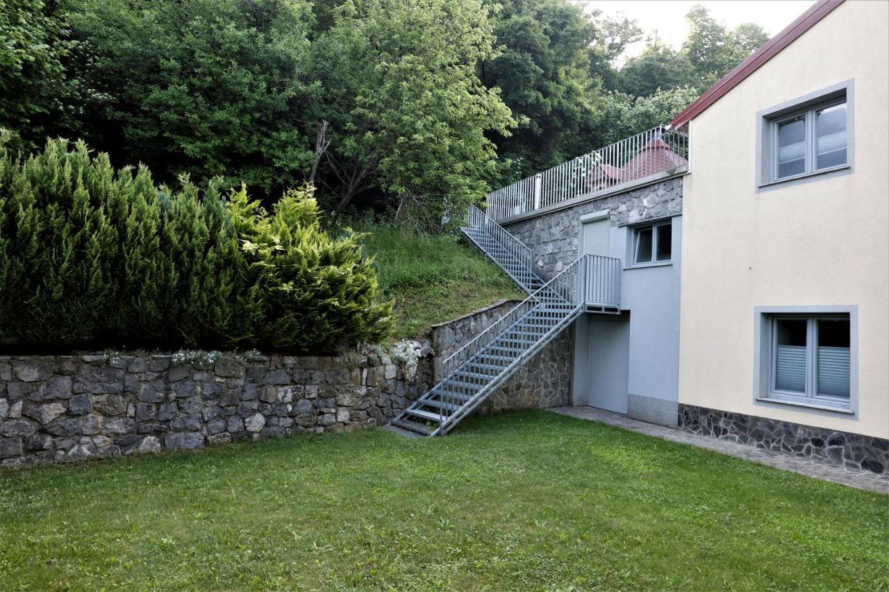 Guesthouse Idila Pod Nanosom Senozece Eksteriør bilde