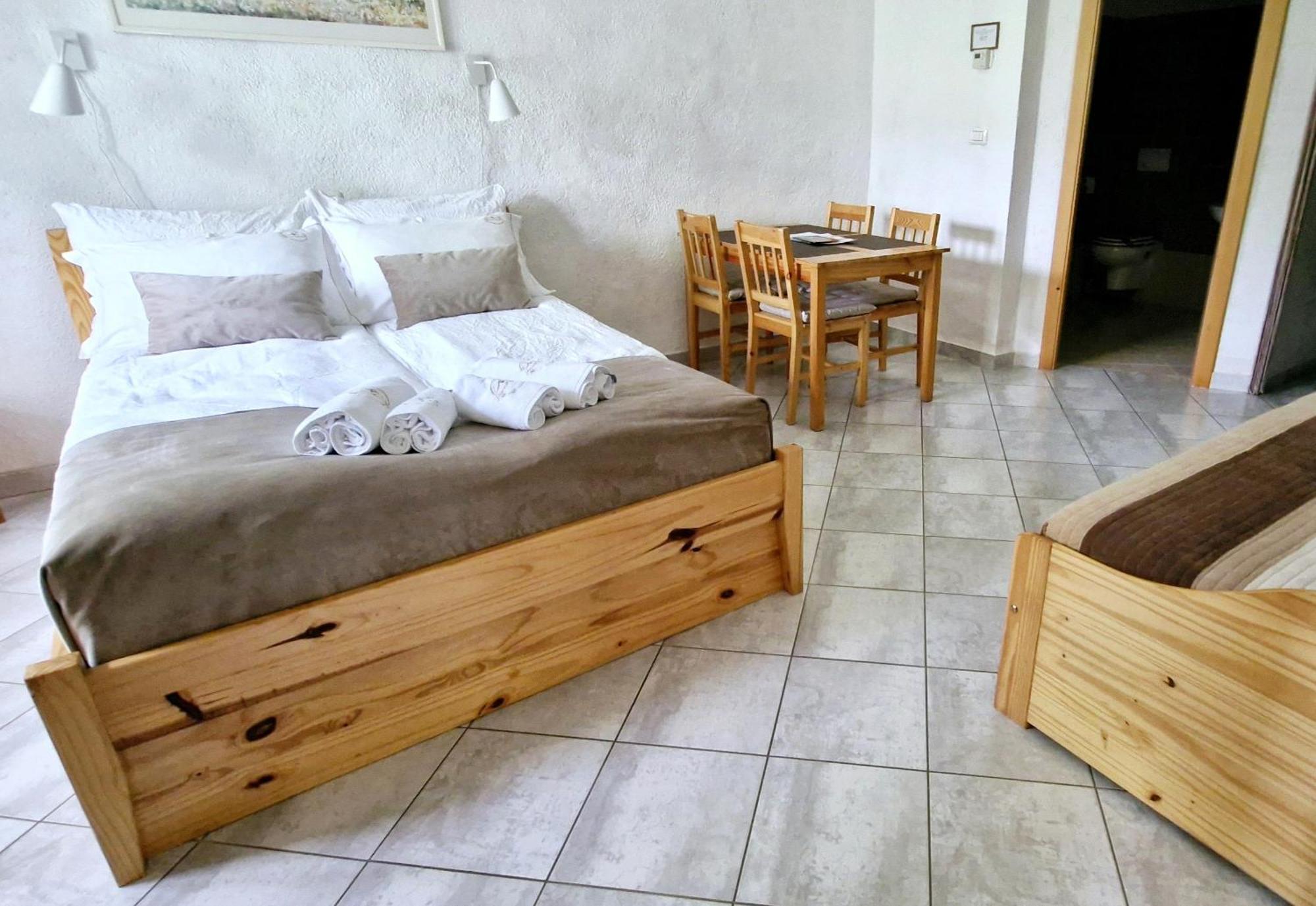 Guesthouse Idila Pod Nanosom Senozece Eksteriør bilde