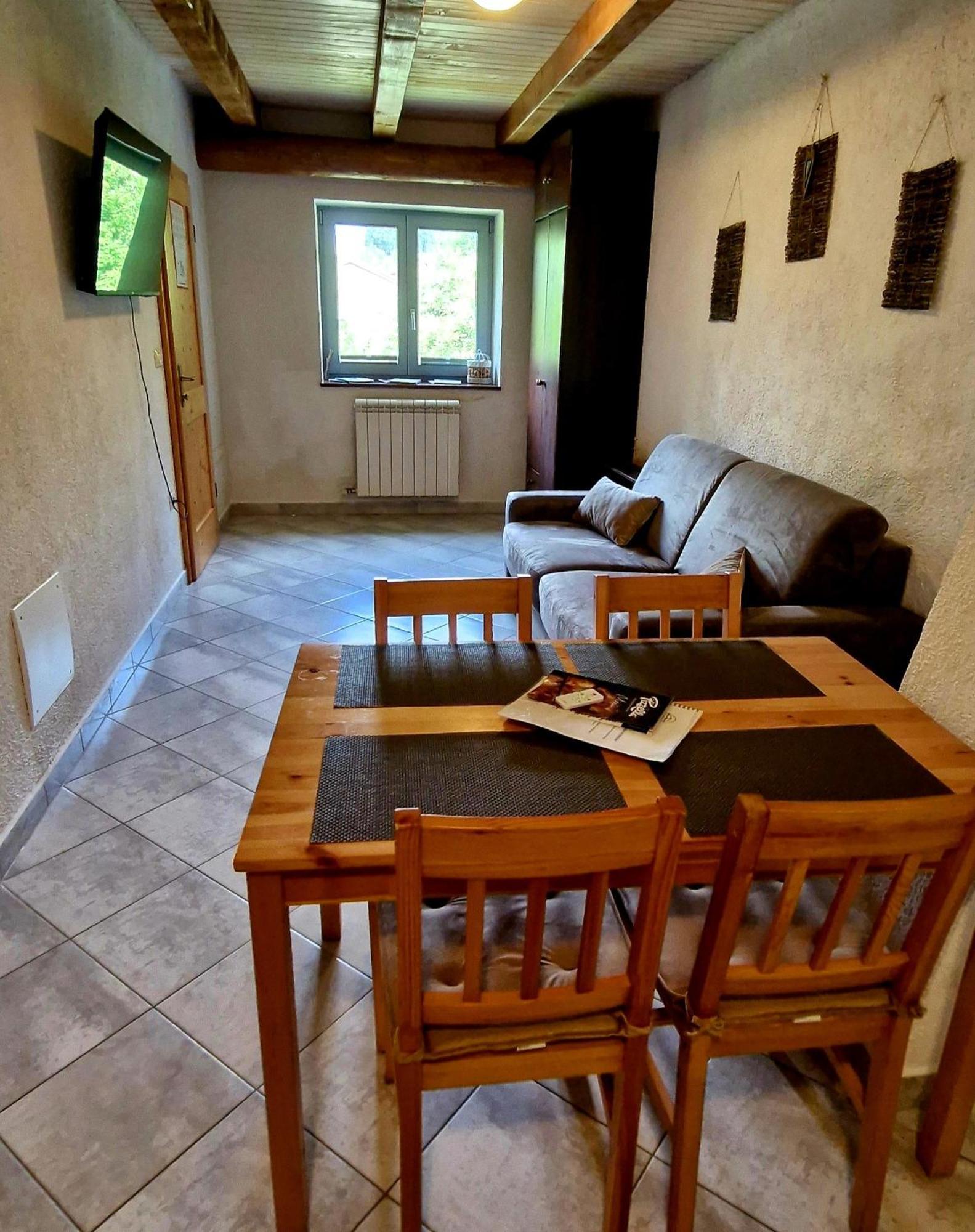 Guesthouse Idila Pod Nanosom Senozece Eksteriør bilde