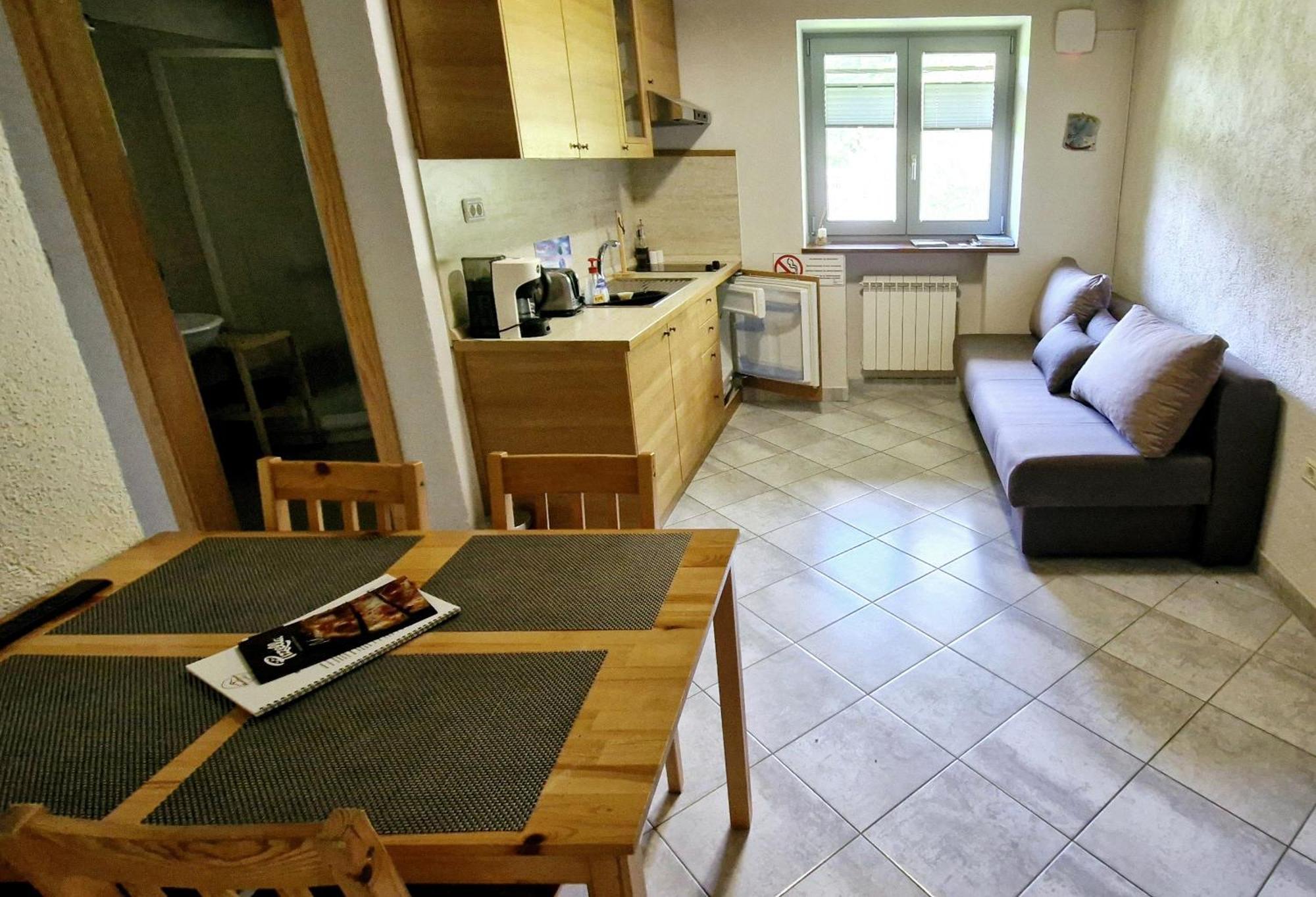Guesthouse Idila Pod Nanosom Senozece Eksteriør bilde