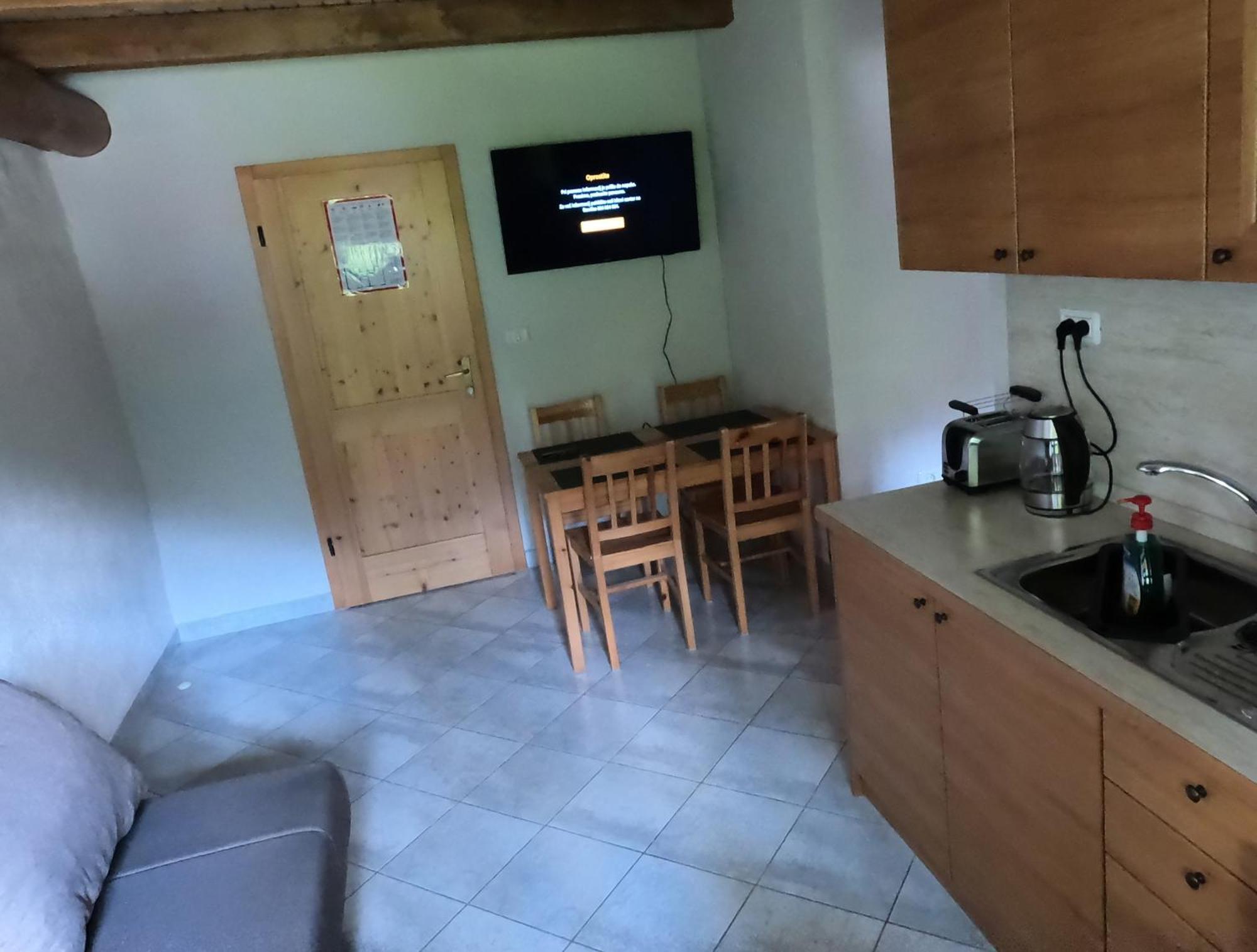Guesthouse Idila Pod Nanosom Senozece Eksteriør bilde